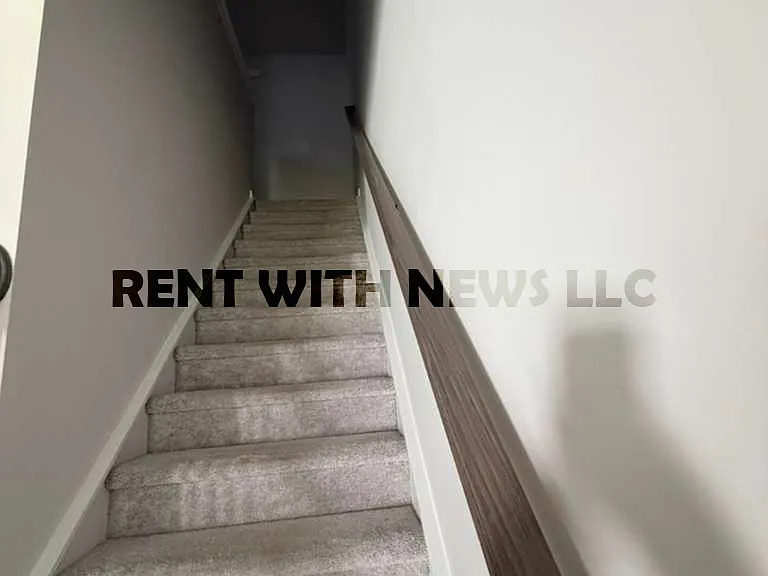 282 Paramount Dr — Photo 8