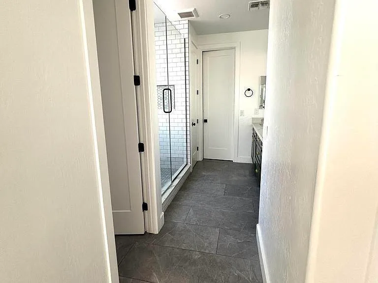 2720 N Sterling — Photo 26