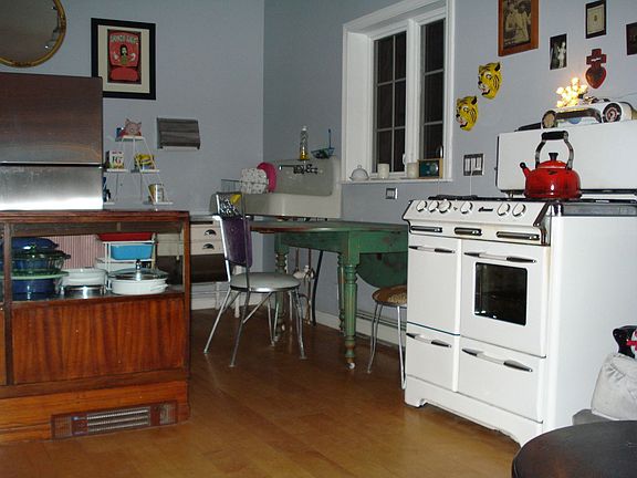 kitchen apartment a.