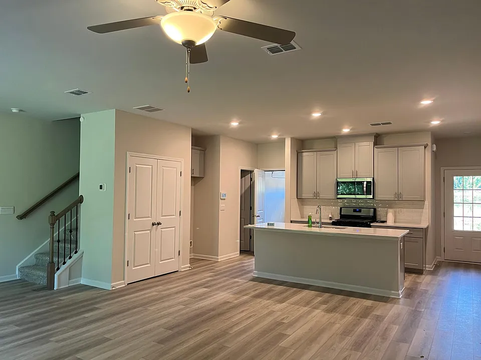 1455 Villageside Ct