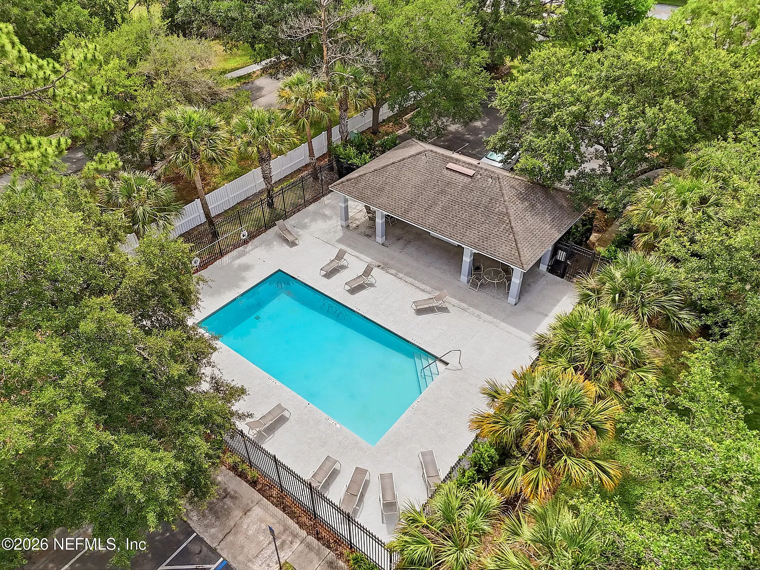 2 bed, 1.5 bath, 1100 sqft, $1,725 — Photo 3