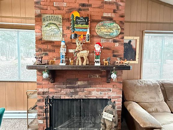 5th image of 46 Thomas Ln