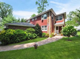 163 Thompson Shore Rd, Manhasset, NY 11030