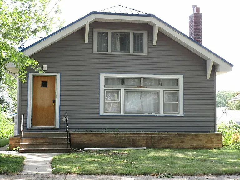 817 Western Ave — Photo 1