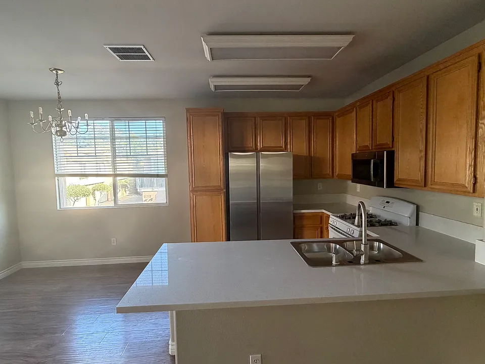 9633 W Canyon Ter #1