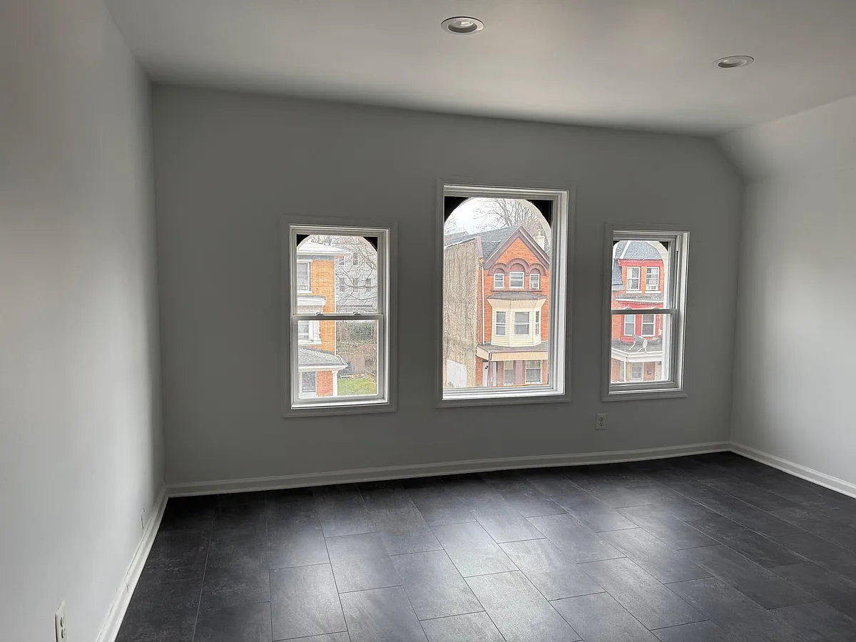 Building Photo - 439 W Bringhurst St #C