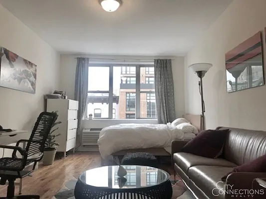 Rented by City Connections Realty | media 9