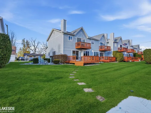 140 Kenyon Rd, Algonac, MI 48001