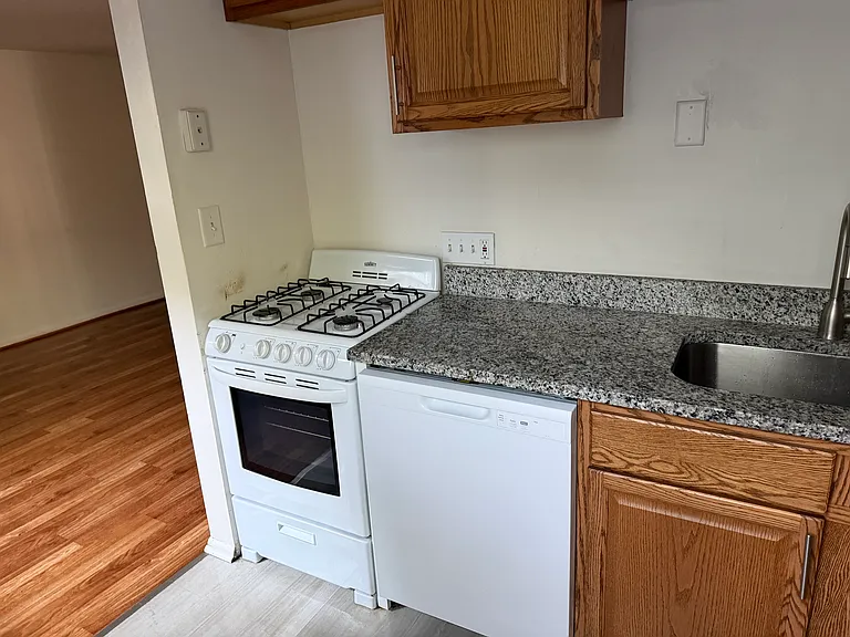 247 S 18th St #1B — Photo 4