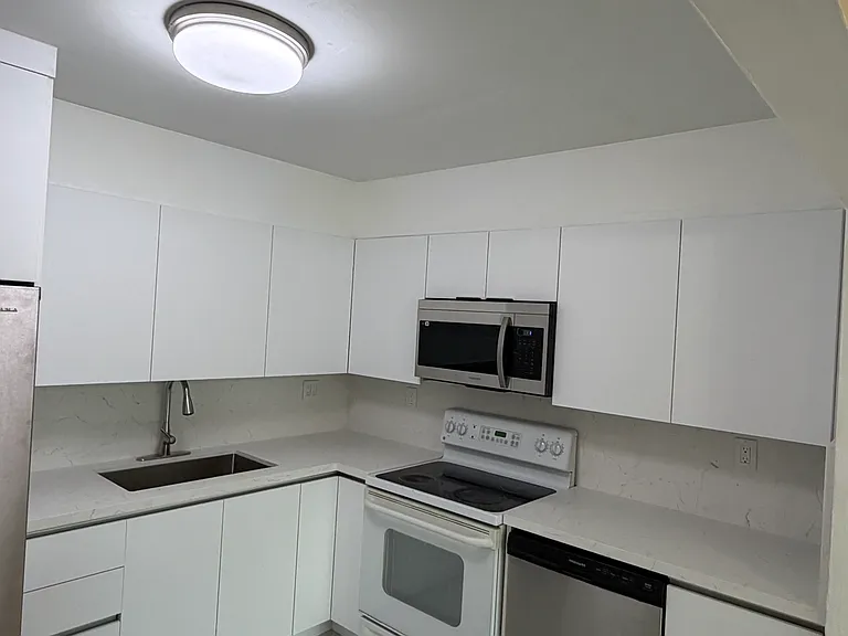 1284 W 44th Pl — Photo 12