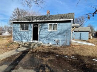 814 W 20th St, Falls City, NE 68355