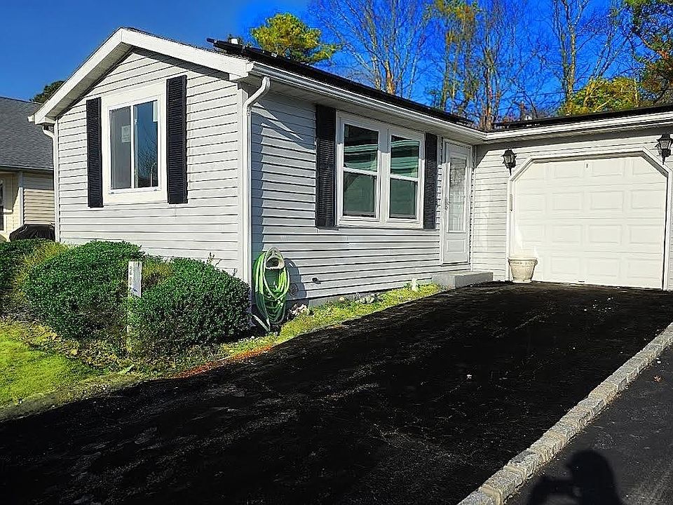 1st image of 29 E Village Circle #29