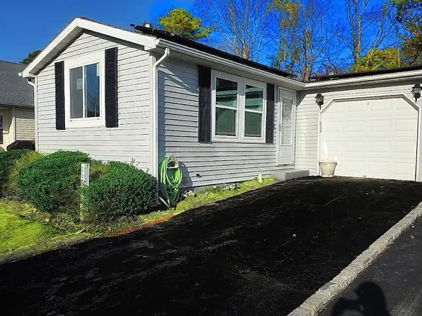 29 E Village Circle #29, Manorville, NY 11949