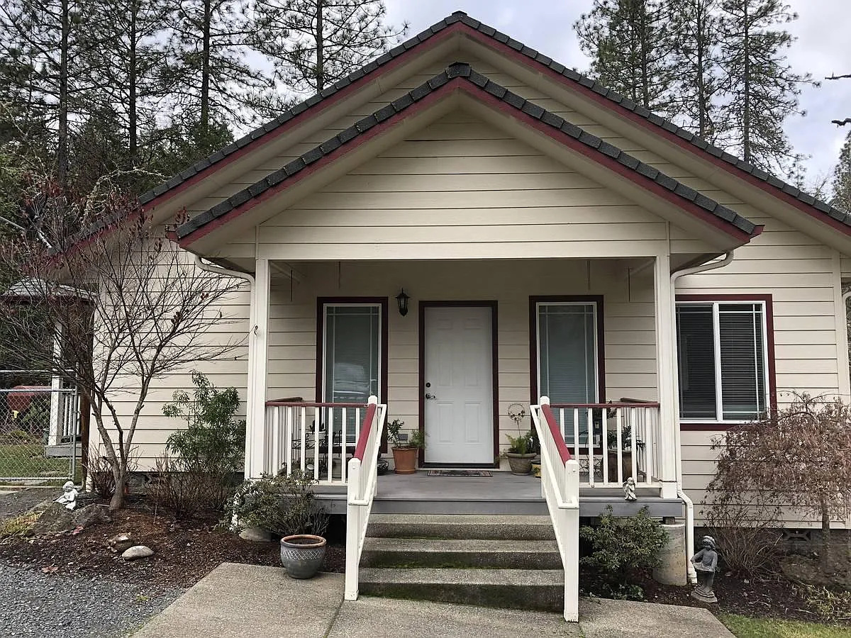 2406 Midway Ave photo 1