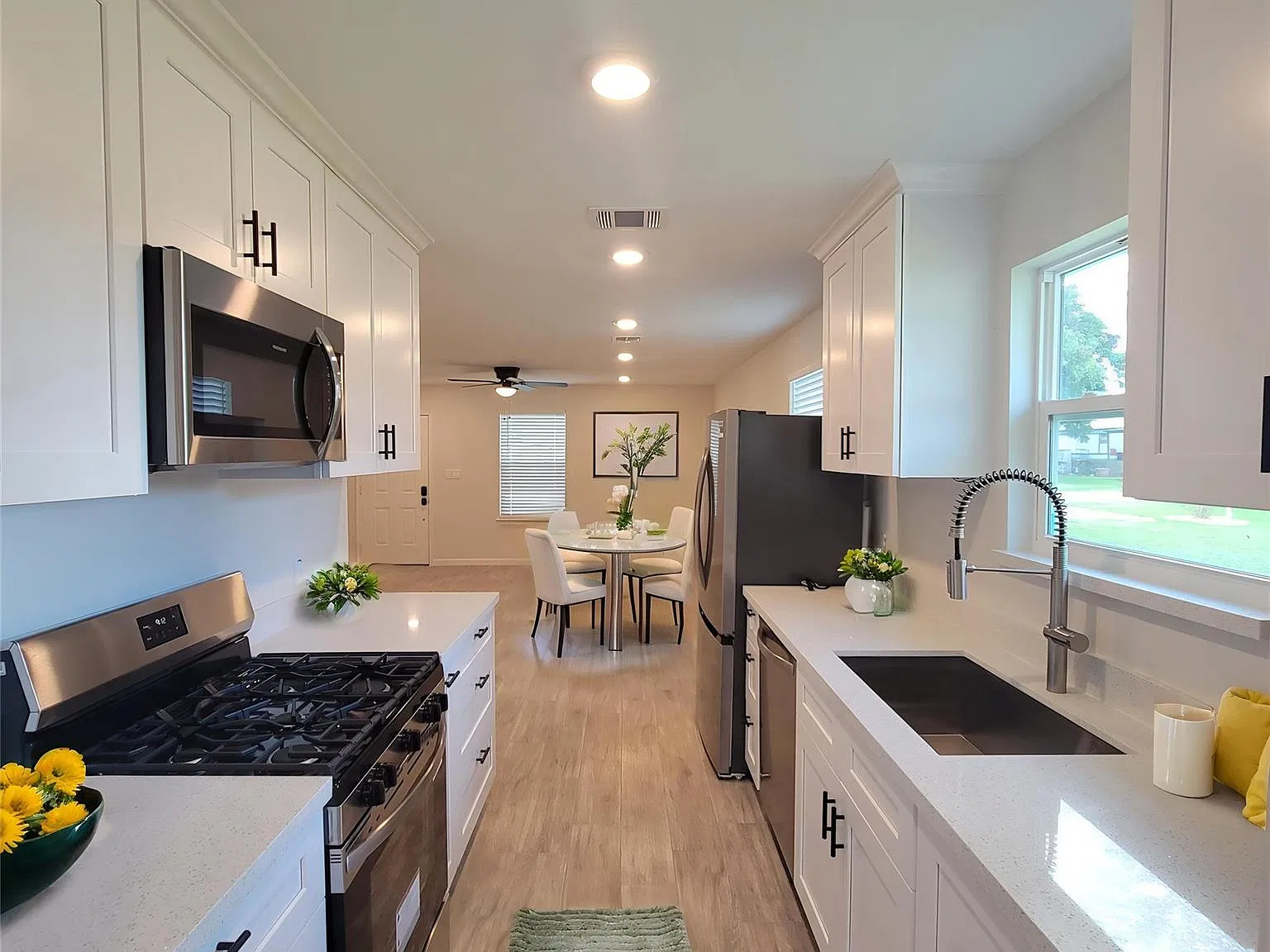 3 bed, 2.0 bath, 1212 sqft, $1,500 — Photo 4