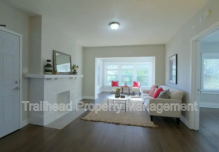 1214 Brush Creek Blvd #3 — Photo 2