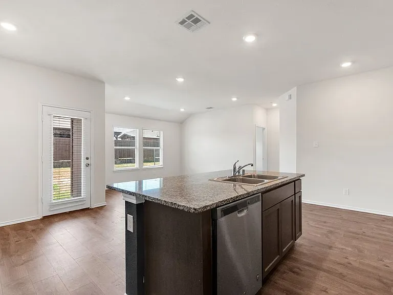 722 Windmill St — Photo 15