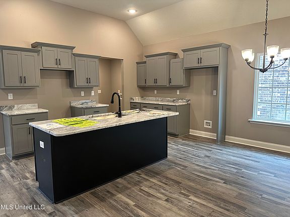 5th image of 413 Country Garden Dr
