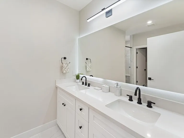 2131 Blalock Rd #J — Photo 2