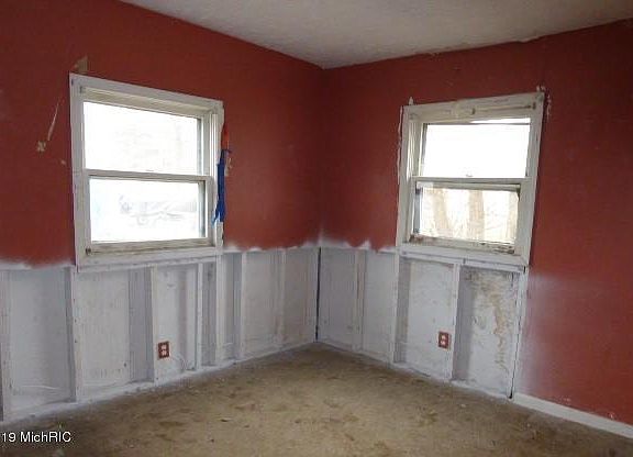 5th image of 220 Dewey St