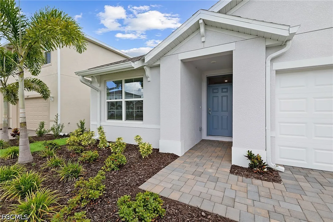 3 bed, 2.0 bath, 1627 sqft, $1,900 — Photo 1