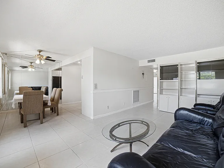 1025 Newcastle Dr #1025-B — Photo 7