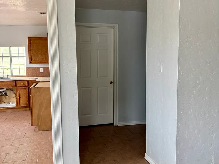506 S Madison St — Photo 9