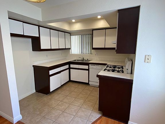 4th image of 214 N Louise St APT 5