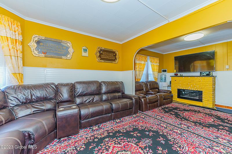 3rd image of 9 Ingersoll Avenue