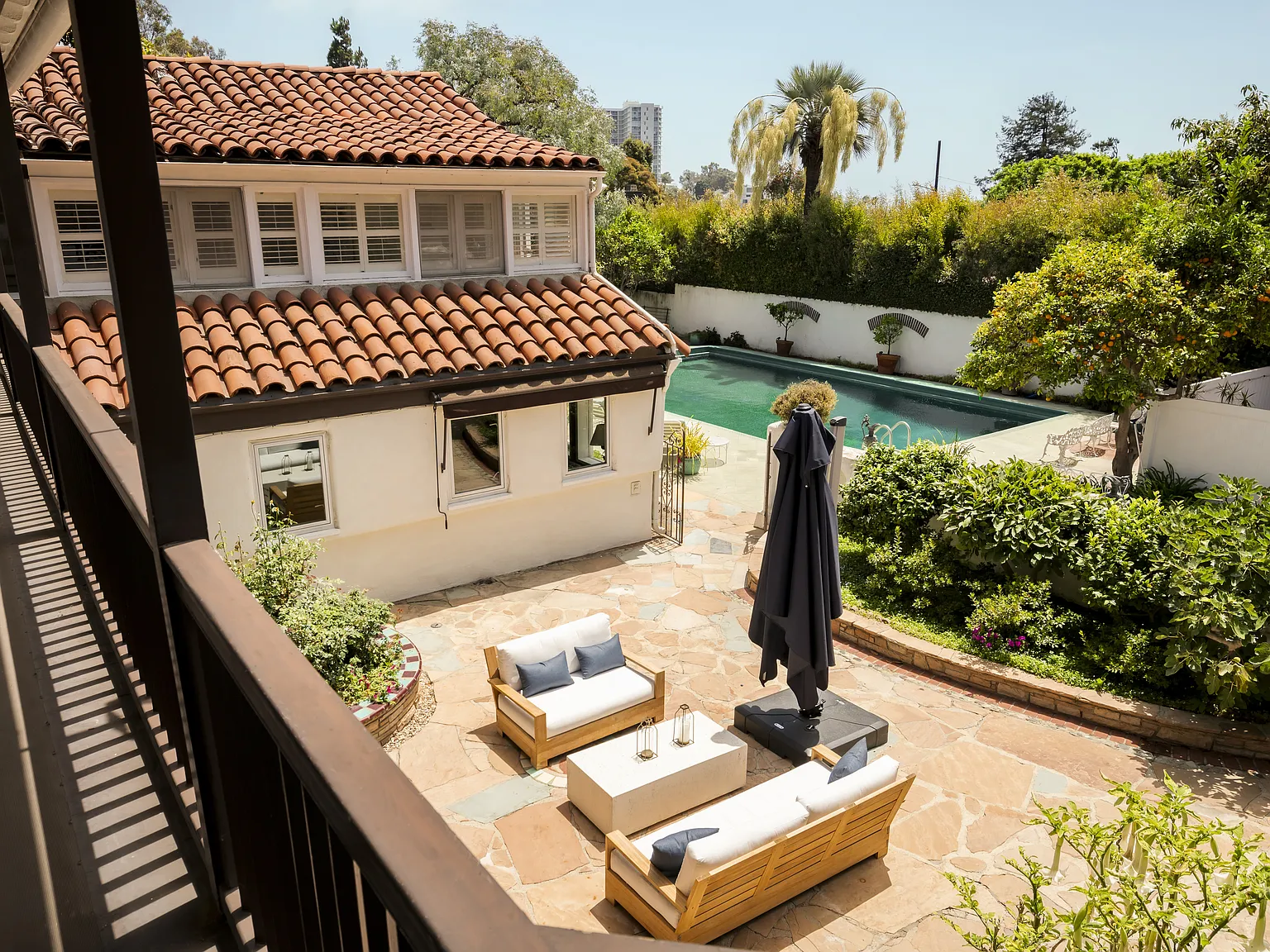 5 bed, 4500 sqft, $33,500 — Photo 3