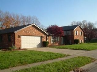 1637 Sherwood Forest Dr, Miamisburg, OH 45342