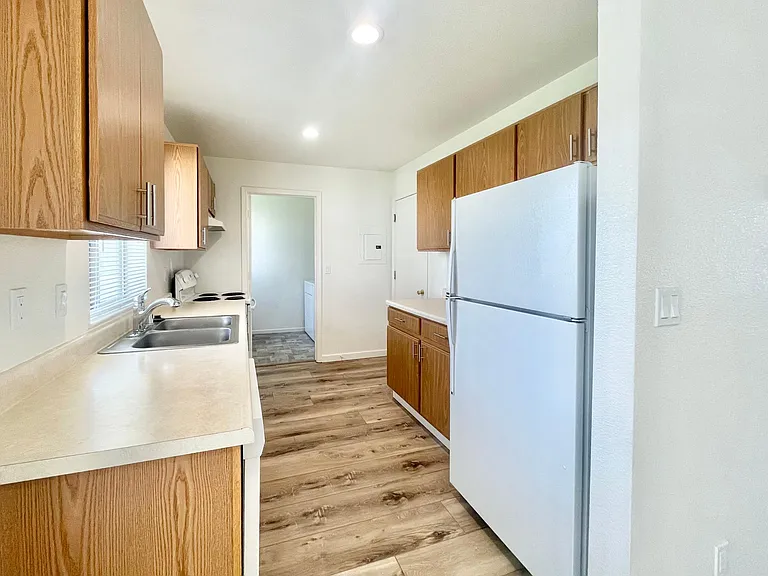 4686 Oak St — Photo 5