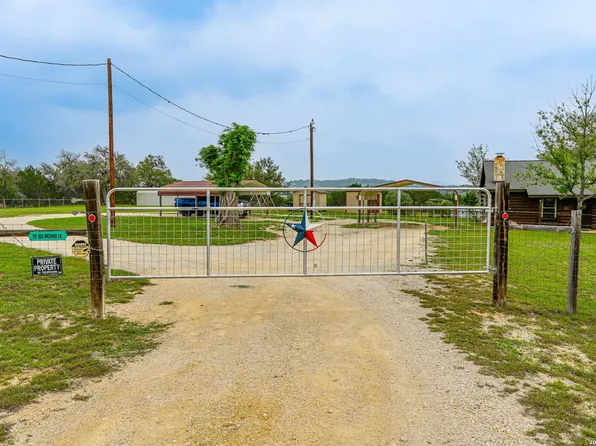 715 Old Orchard, Bandera, TX 78003