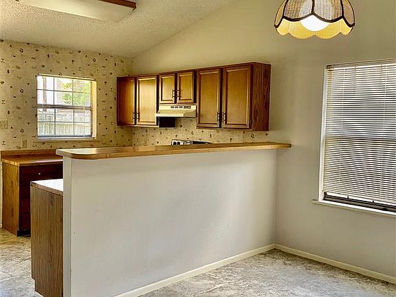 5th image of 3413 Lexington Dr