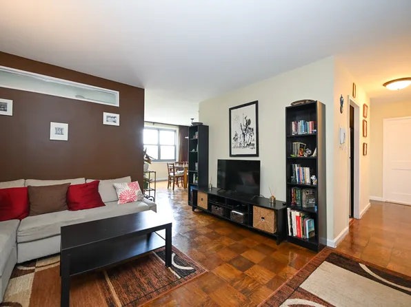 61-20 Grand Central Parkway image 6 of 28