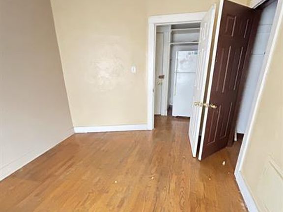 4th image of 69 Waverly Ave #2
