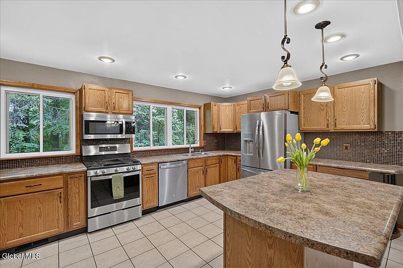 3rd image of 21 Knollwood Drive