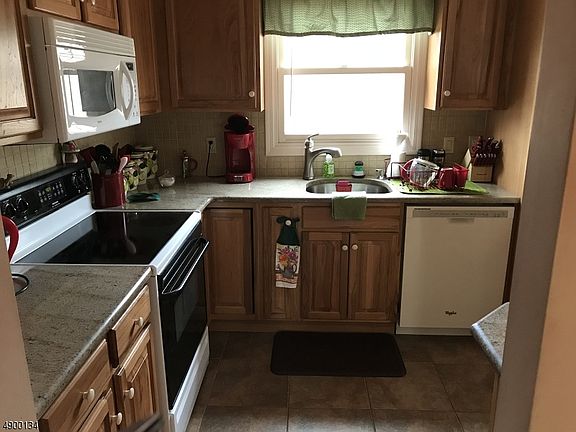 4th image of 7 Post Hill Dr
