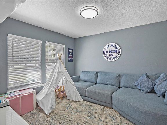 5th image of 501 E Kings College Dr