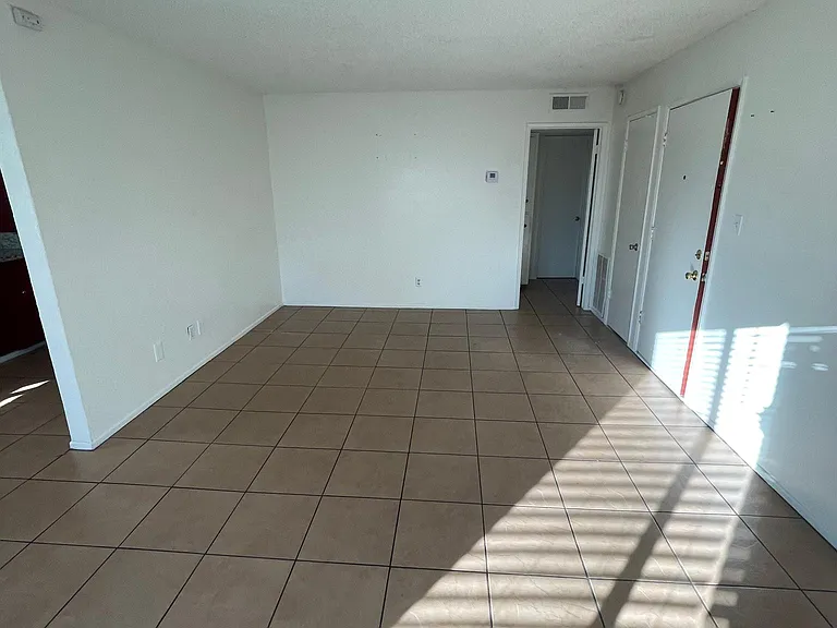 222 Goodman St #G — Photo 4