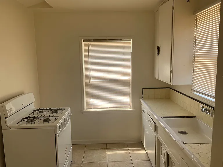 221 Wilson Ave — Photo 8
