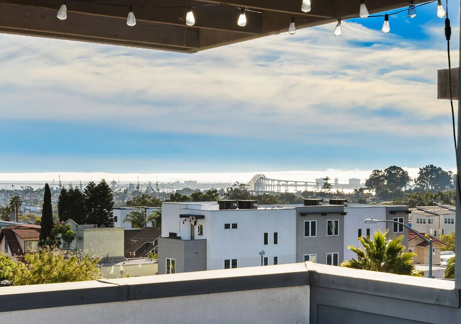 Modern Townhouse in Golden Hill with Rooftop Deck and Ocean Views — Photo 2