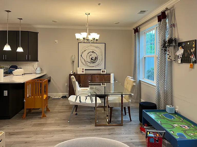 408 Dickson Ct — Photo 9