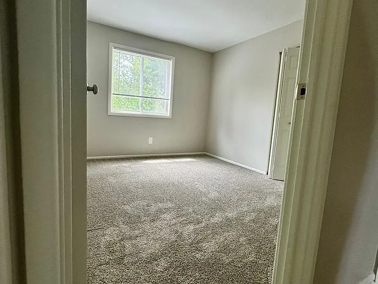 918 Heritage Ct #304 — Photo 11