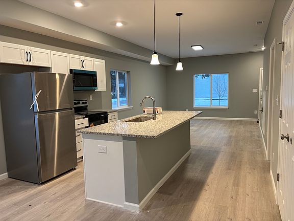 4th image of 2472 Sycamore Ln