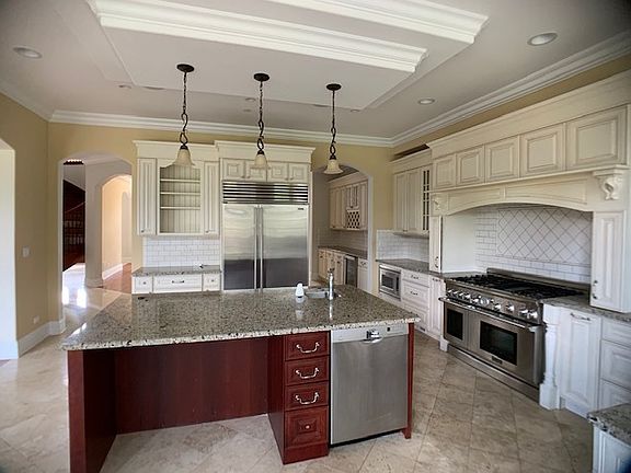3rd image of 485 Alice Dr