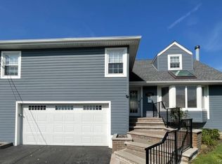 3260 Judith Ln, Oceanside, NY 11572