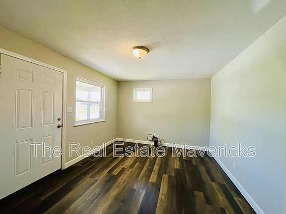 3rd image of 289 Pine Ave Unit 5