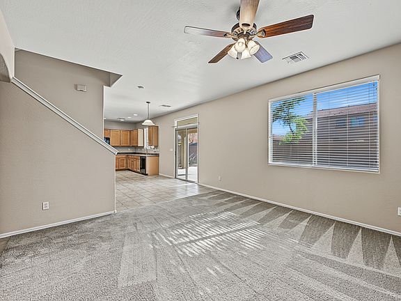 5th image of 1033 E Nickleback St