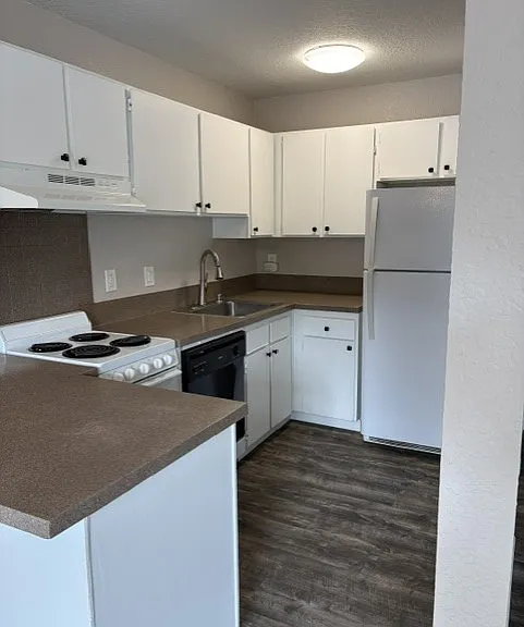 4526 S Henderson St #201 — Photo 8
